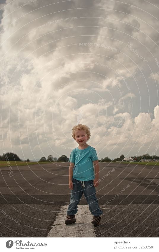 Hey Dude - ready for take-off Trip Far-off places Freedom Summer Child Human being Masculine Toddler Boy (child) Infancy Body 1 3 - 8 years Sky Clouds Sunlight