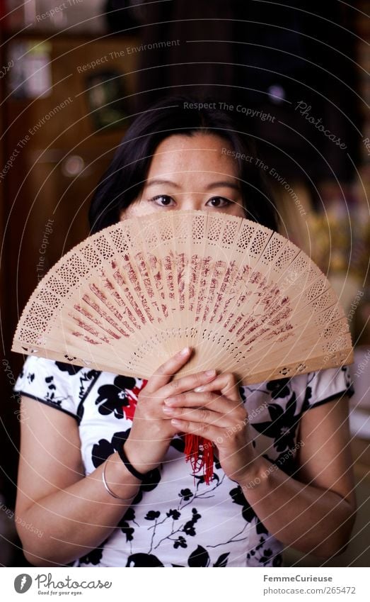 behind. Feminine Young woman Youth (Young adults) Woman Adults Arm Hand 1 Human being 18 - 30 years Culture Tradition Colour Guide wag fan Hide Indicate Asians