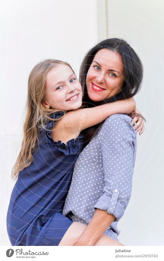 Playing mother and daughter Leisure and hobbies Child Schoolchild Woman Adults Parents Mother Infancy 18 - 30 years Youth (Young adults) Brunette Blonde White