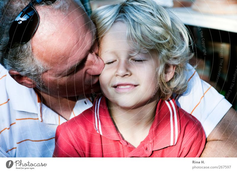 . Human being Masculine Boy (child) Man Adults Father Family & Relations Infancy Life 2 3 - 8 years Child 45 - 60 years Shirt Sunglasses Blonde Gray-haired Curl