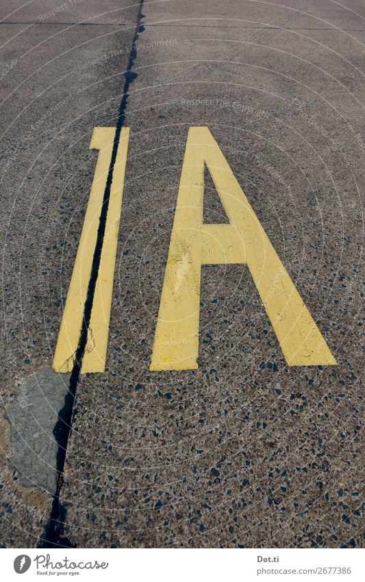 1A Traffic infrastructure Concrete Characters Digits and numbers Large Yellow Quality Asphalt Runway Signs and labeling Clue Stitching 1a Vanishing point
