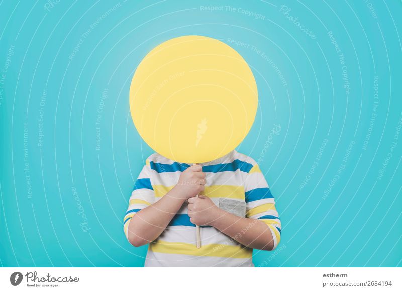 Boy holding a yellow sign Lifestyle To talk Human being Masculine Child Toddler Infancy 1 8 - 13 years Sign Signs and labeling Sphere Movement To hold on