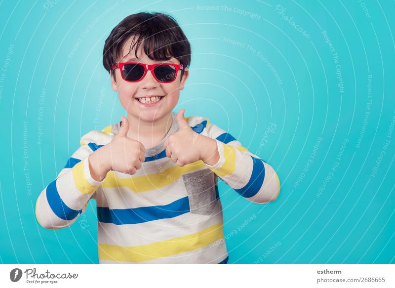 smiling boy with sunglasses Lifestyle Joy Happy Summer Human being Masculine Child Boy (child) Infancy 1 8 - 13 years Accessory Sunglasses Feasts & Celebrations