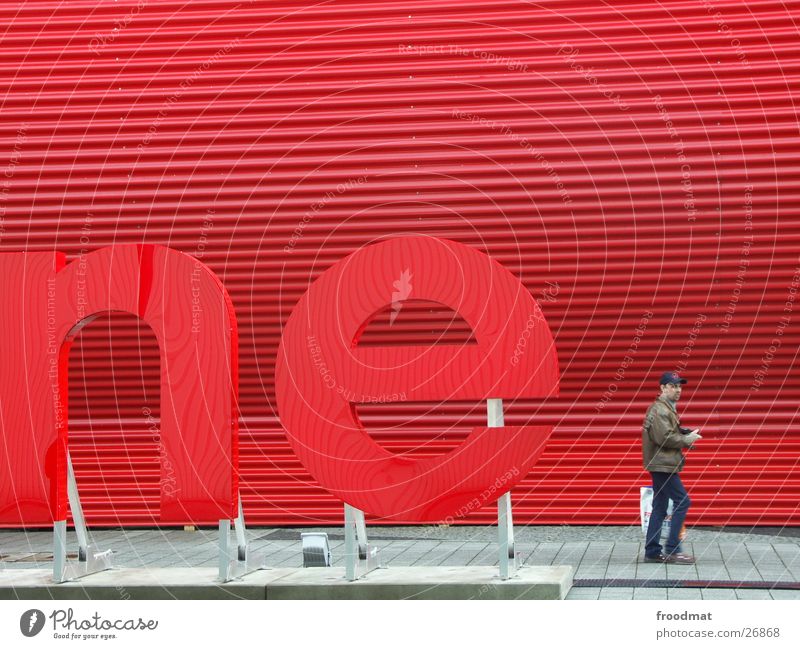 n Red Corrugated sheet iron Letters (alphabet) Hannover Man Advertising Structures and shapes Human being Cebit 2004 CeBIT Exhibition hall Visitor