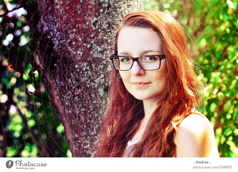Eye contact 4 Feminine Beautiful Uniqueness Young woman Youth (Young adults) 1 Human being 13 - 18 years Hair colour Red-haired Eyeglasses