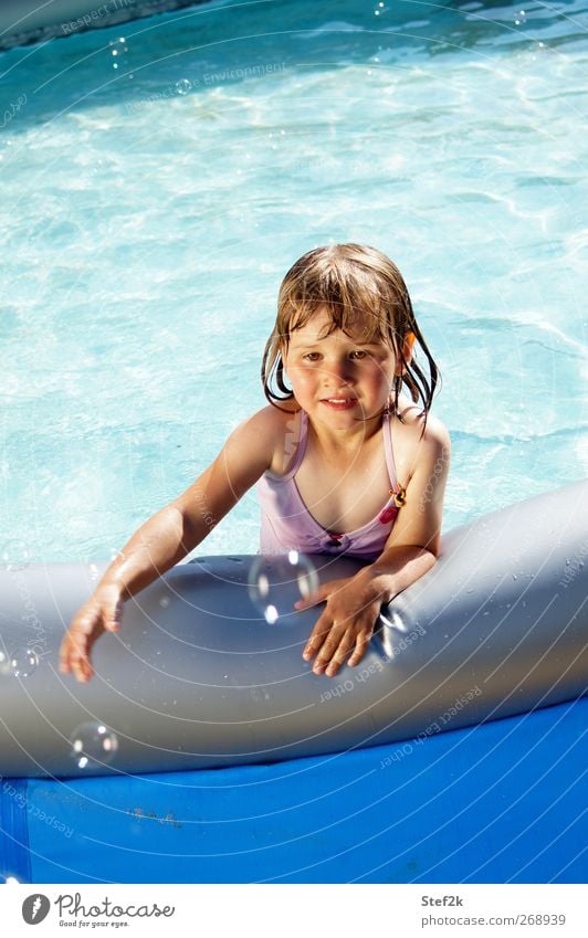 pool bubble action Swimming & Bathing Summer Sunbathing Girl Infancy 1 Human being 3 - 8 years Child Water Sunlight Warmth Discover Relaxation Smiling Playing