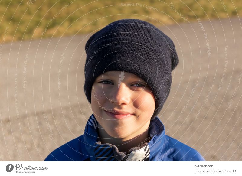 Boy with cap, outside, autumn Joy Leisure and hobbies Hiking Child Boy (child) Face 1 Human being Lanes & trails Jacket Cap Stand Friendliness Happiness
