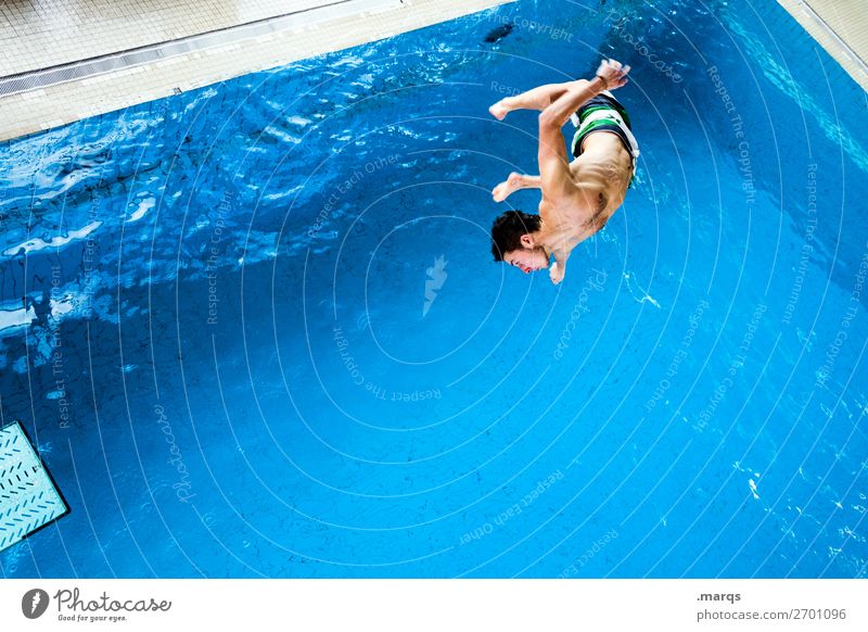 hanging in the air Leisure and hobbies Sports Aquatics Swimming pool Human being Masculine Young man Youth (Young adults) 1 18 - 30 years Adults To fall Jump