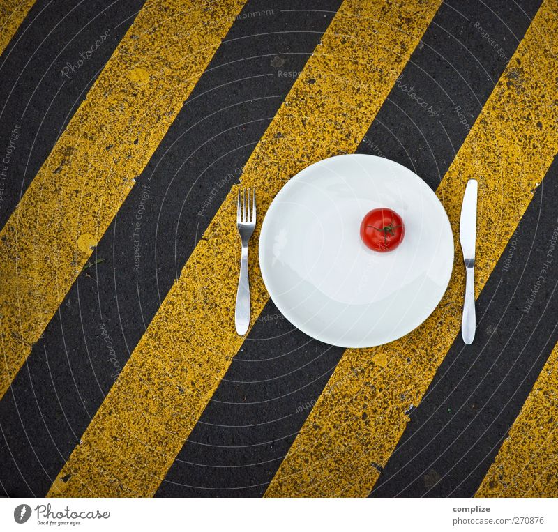 Picnic a Go Go! Nutrition Lunch Buffet Brunch Crockery Plate Free Time Destruction Target Tomato Street Park Clearway Colour photo Copy Space bottom