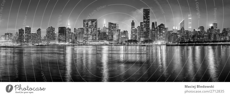 Black and white New York City panorama at night. Lifestyle Shopping Luxury Elegant Vacation & Travel Sightseeing City trip Living or residing Flat (apartment)
