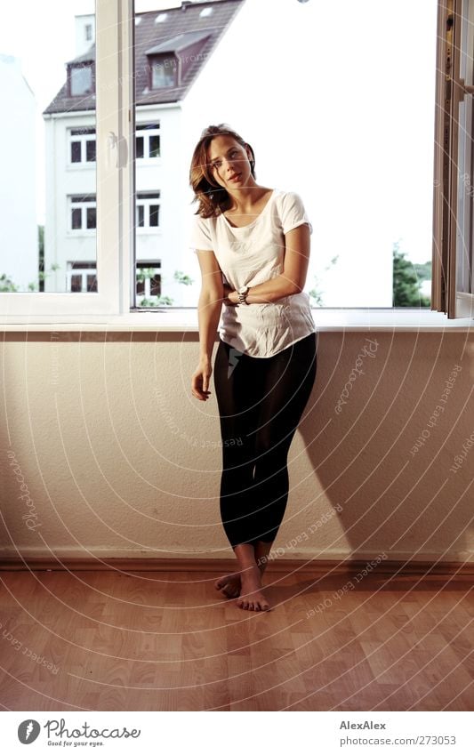 posing break Joy Life Young woman Youth (Young adults) Body Feet Barefoot 18 - 30 years Adults Dance T-shirt Leggings Earring Blonde Movement Fitness Athletic