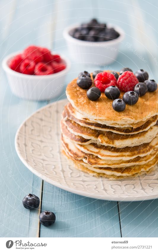 Pancakes with raspberries and blueberries Candy Dessert Breakfast Blueberry Raspberry Berries Red Baking Food Healthy Eating Food photograph Dish Plate