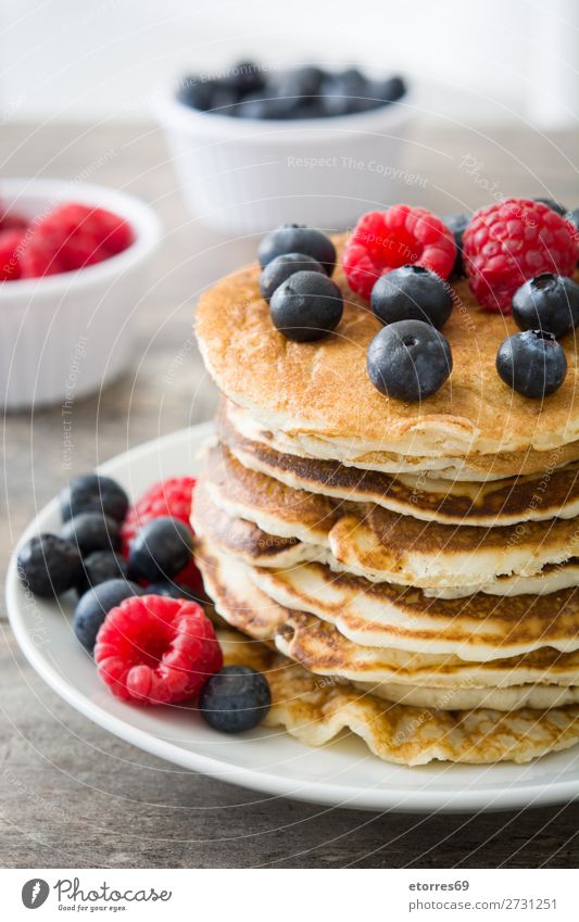 Pancakes with raspberries and blueberries on wood Candy Dessert Breakfast Blueberry Raspberry Berries Red Baking Food Healthy Eating Food photograph Dish Plate