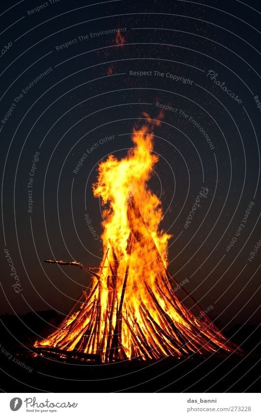 burn² Environment Nature Elements Fire Sky Night sky Warmth Threat Dark Large Yellow Red Black Adventure Easter fire Funeral pyre Dangerous Burn Wood