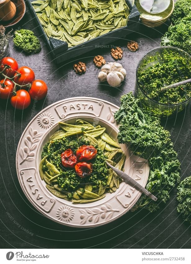 Pasta with kale pesto and grilled tomatoes Food Vegetable Herbs and spices Nutrition Organic produce Vegetarian diet Diet Plate Style Healthy Eating Table