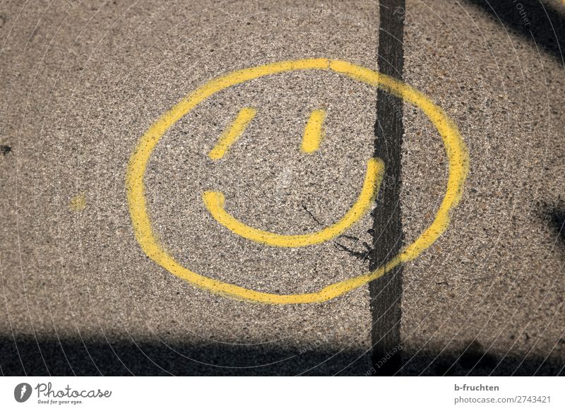 Smile, please! Street Sign Graffiti Smiling Laughter Brash Friendliness Happiness Hip & trendy Positive Town Yellow Joy Joie de vivre (Vitality) Hope Ease