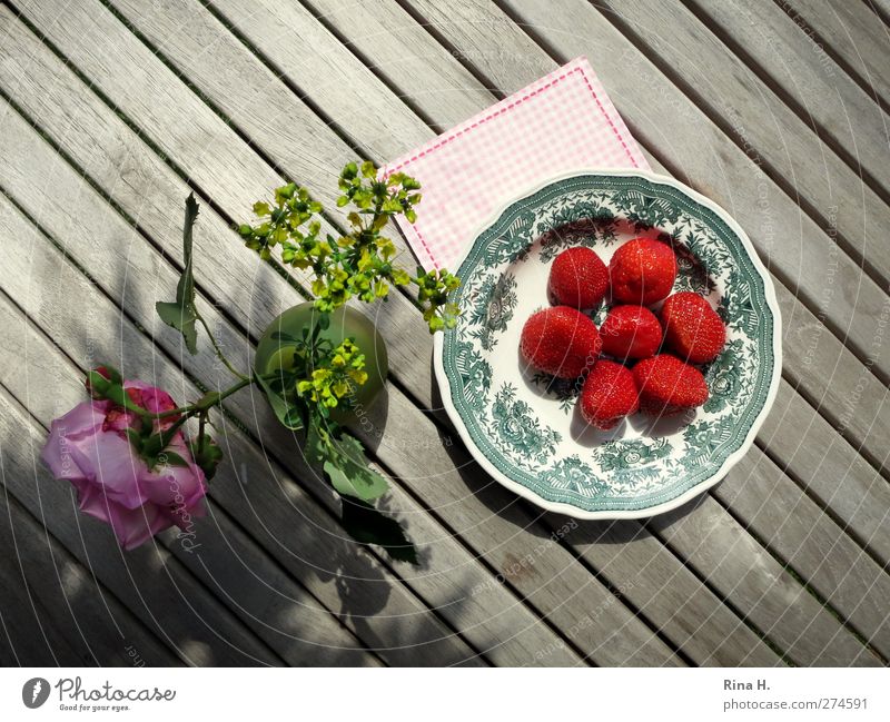 summer delights Fruit Strawberry Plate Joy Happy Living or residing Table Rose rue Vase Fresh Bright Delicious Warmth Gray Red Joie de vivre (Vitality)