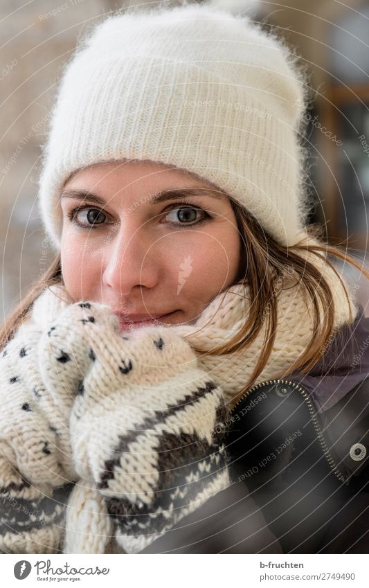 Woman, Portrait, Winter, Scarf, Cap Lifestyle Style Face Adults 1 Human being 30 - 45 years Gloves Utilize Touch Going Stand Happiness Cold Beautiful