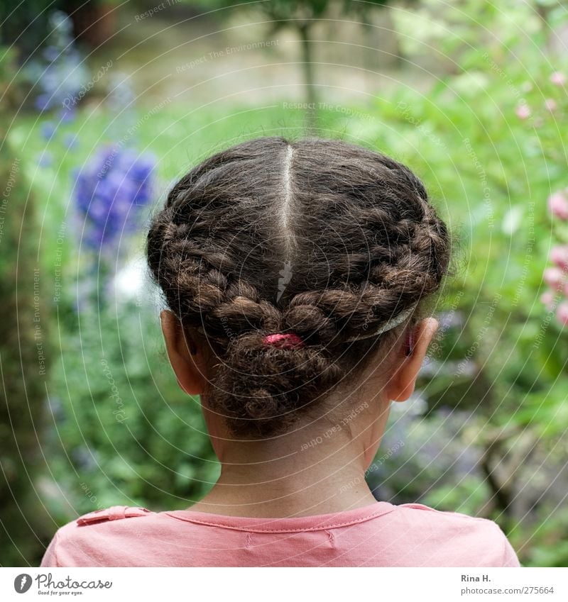 Girl in the garden Human being Head Hair and hairstyles 1 3 - 8 years Child Infancy Summer Flower Garden T-shirt Brunette Long-haired Curl Braids Observe