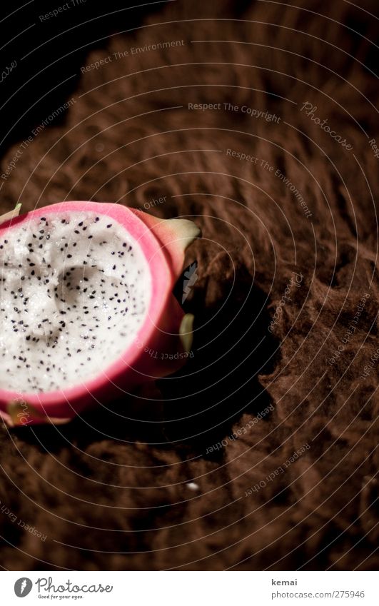 Exotic fruit Food Fruit Dragonfruit Nutrition Living or residing Flat (apartment) Sheepskin Delicious Pink Black White Kernels & Pits & Stones Half Sliced Open