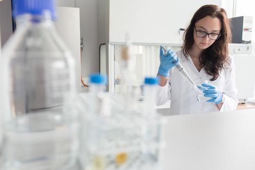 Woman holding flask in lab Laboratory Work and employment Science & Research Erlenmeyer flask Glass Scientist Medication Chemistry Technology Doctor experiment
