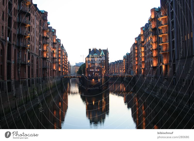 Moated Castle Speicherstadt Hamburg Water Old town House (Residential Structure) Manmade structures Building Architecture Tourist Attraction Stone Relaxation
