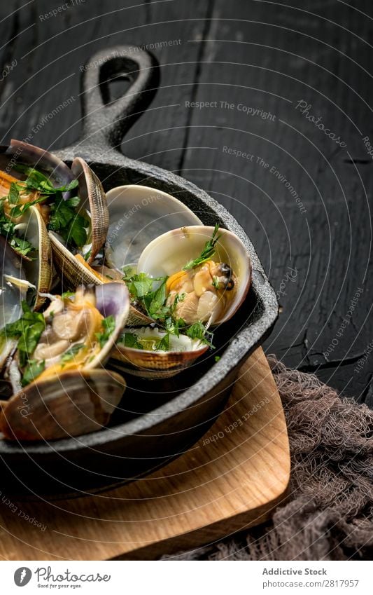 Clam stew in white wine sauce Food Seafood clams Stew Spanish Pan Parsley Herbs yummy Gastronomy Home-made Fresh Background picture Kitchen Cooking Frying