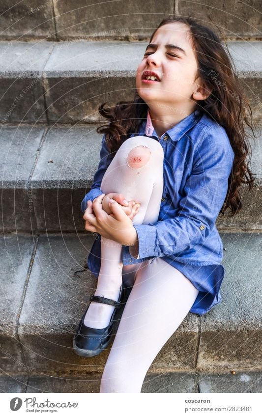 Little girl crying with a wound on her knee Lifestyle Skin Health care Nursing Medication Playing Summer Sports Loser Child School Schoolchild Human being