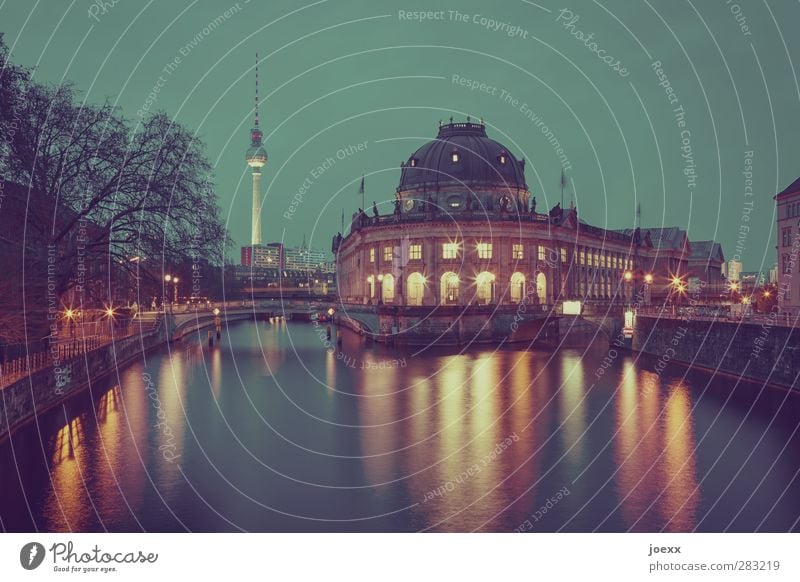 [900] Only the night Berlin Capital city Manmade structures Architecture Tourist Attraction Idyll Town Berlin TV Tower Museum island alex Colour photo