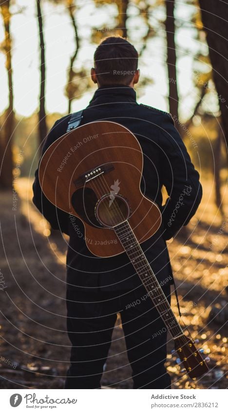Man with guitar in woods Guitar Nature Music Forest Cool (slang) Lifestyle Musician Easygoing Guitarist Acoustic Autumn Musical Human being Guy Natural