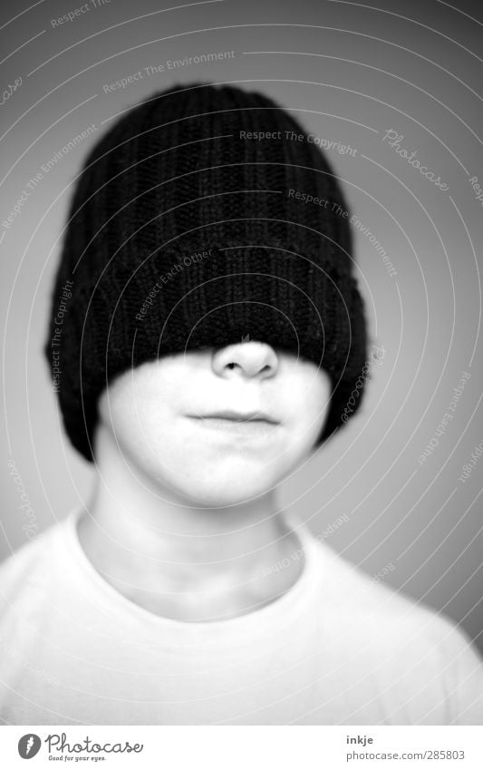 Cap (black) Style Boy (child) Infancy Life Head Face Child's portrait 1 Human being 8 - 13 years Woolen hat Exceptional Cool (slang) Dark Warmth Black Emotions