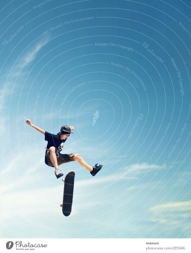 sky-fly Life Leisure and hobbies Skateboard Skateboarding Human being Masculine Boy (child) Infancy Youth (Young adults) 1 13 - 18 years Child Sky Summer Flying