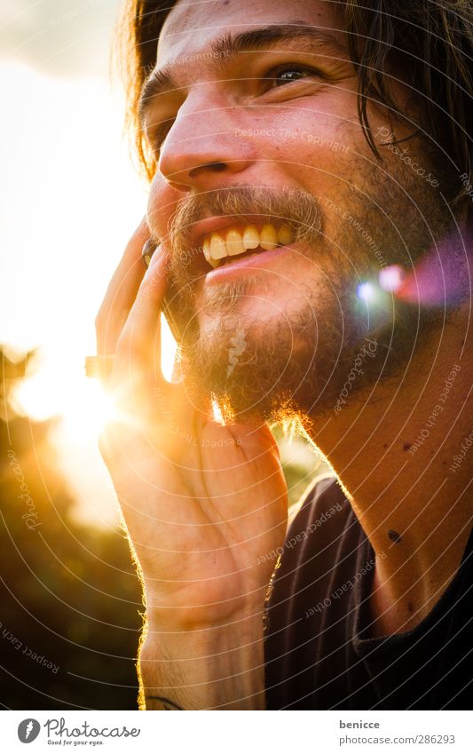 Sunny Call Man Human being Youth (Young adults) Young man Facial hair Alternative Rocker Beard Telephone To call someone (telephone) Cellphone Laughter Smiling