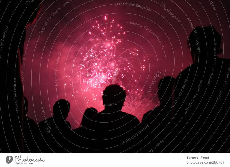 silhouette Body Head Group Crowd of people Relaxation To enjoy Illuminate Looking Gigantic Pink Red Black Joie de vivre (Vitality) Enthusiasm Euphoria Together