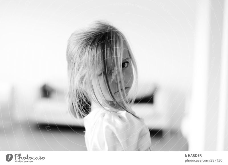 lucky streak ? Feminine Child Toddler Girl Infancy Head Hair and hairstyles Face 1 Human being 3 - 8 years Blonde Emotions Moody Dream Black & white photo