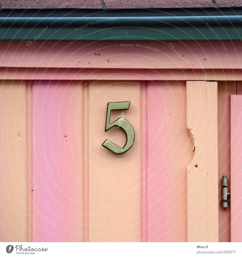 5 Sign Characters Signs and labeling Gold Pink Wooden wall Wall (building) House (Residential Structure) House number Colour photo Multicoloured Exterior shot