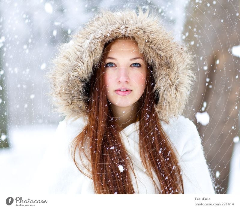 molten soul Feminine Young woman Youth (Young adults) 1 Human being 18 - 30 years Adults Winter Ice Frost Snow Snowfall Jacket Coat Fur coat Pelt Cap Brunette