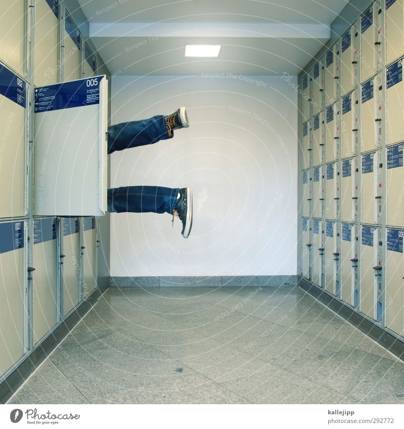 idiot Human being Masculine Legs Feet 1 Train station Lie compartment luggage compartment Cupboard Door Wait Corpse Sacrifice Murder Crime scene Trunk Sneakers