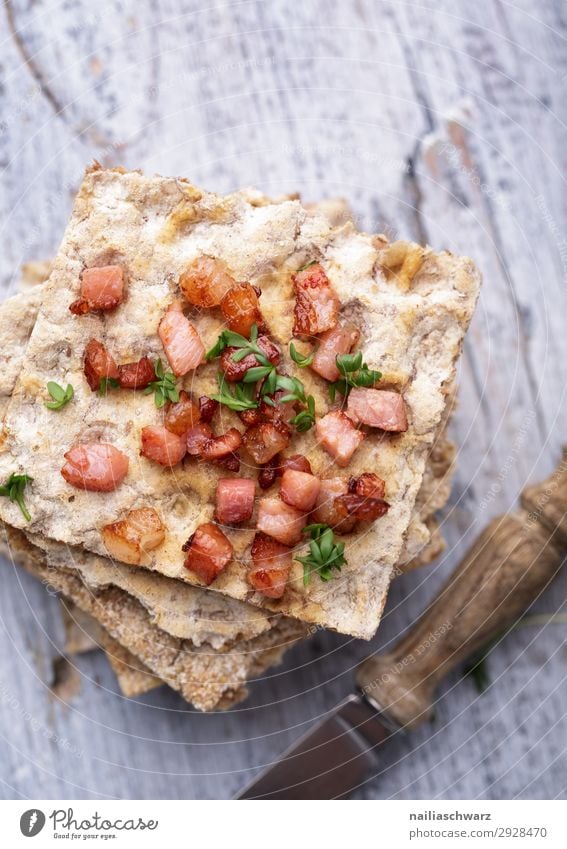 Crispbread with bacon Food Dough Baked goods Bread Herbs and spices Bacon Bacon cube Nutrition Breakfast Organic produce Finger food Knives Lifestyle