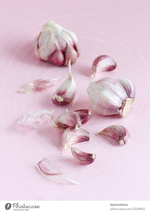 Fresh garlic on a light pink background Vegetable Herbs and spices Vegetarian diet Decline Garlic bulb ingrerient Clove food health healthy Organic Raw Minimal