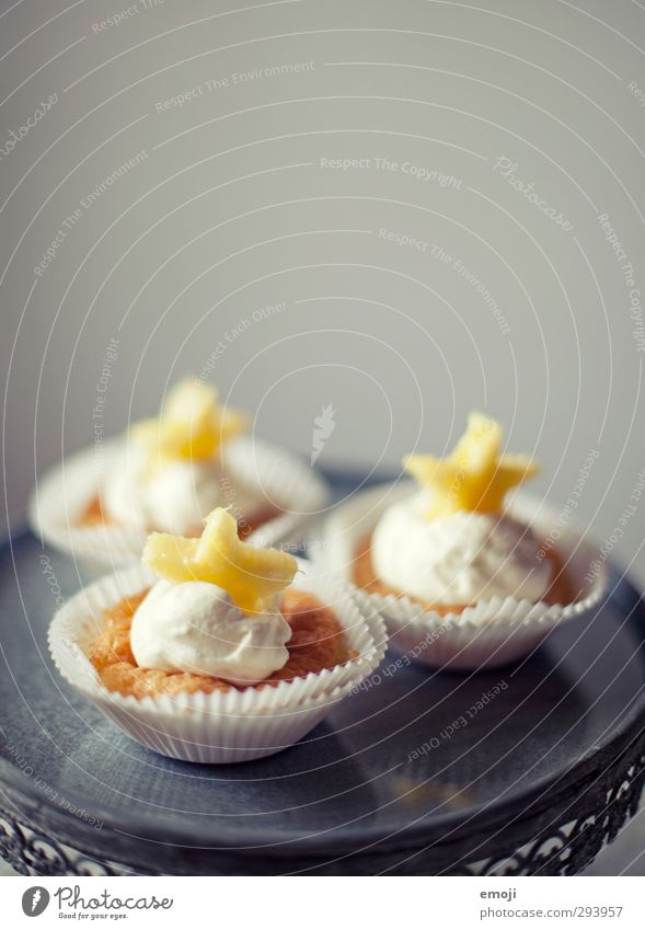 z'Vieri Dessert Candy Nutrition Picnic Finger food Plate Delicious Sweet Yellow Muffin Cupcake Colour photo Interior shot Close-up Deserted Copy Space top