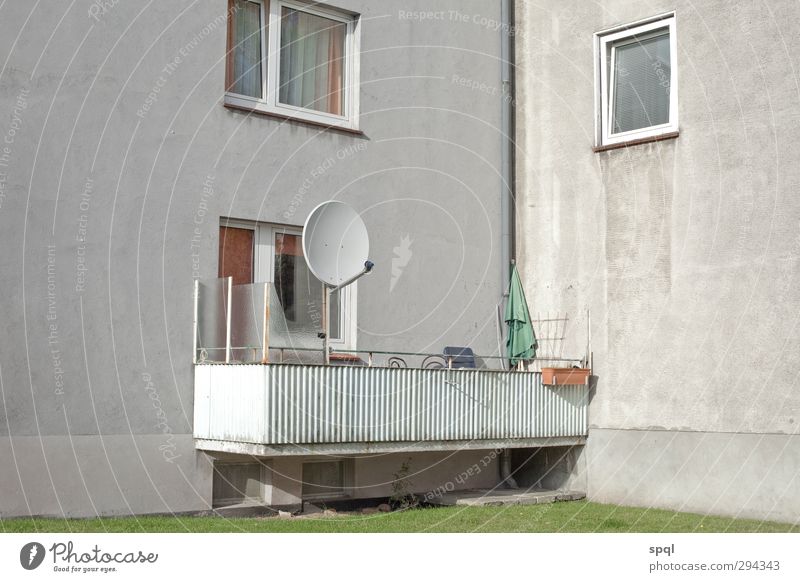 Tristesse Mon Amour House (Residential Structure) Town Facade Balcony Antenna Concrete Poverty Gloomy Gray Longing Wanderlust Loneliness Bizarre Disaster