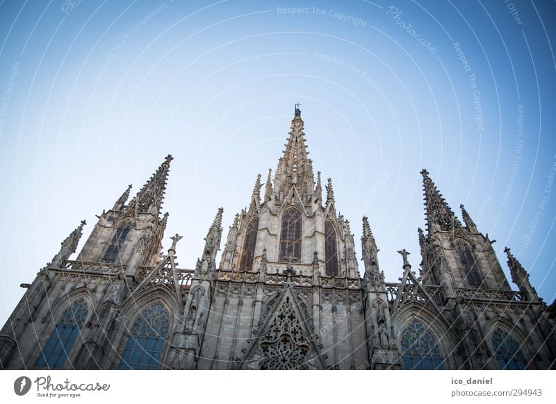 La Cathedral de Barcelona Lifestyle Vacation & Travel Tourism Sightseeing City trip Culture Town Old town Deserted Church Dome Tourist Attraction Landmark