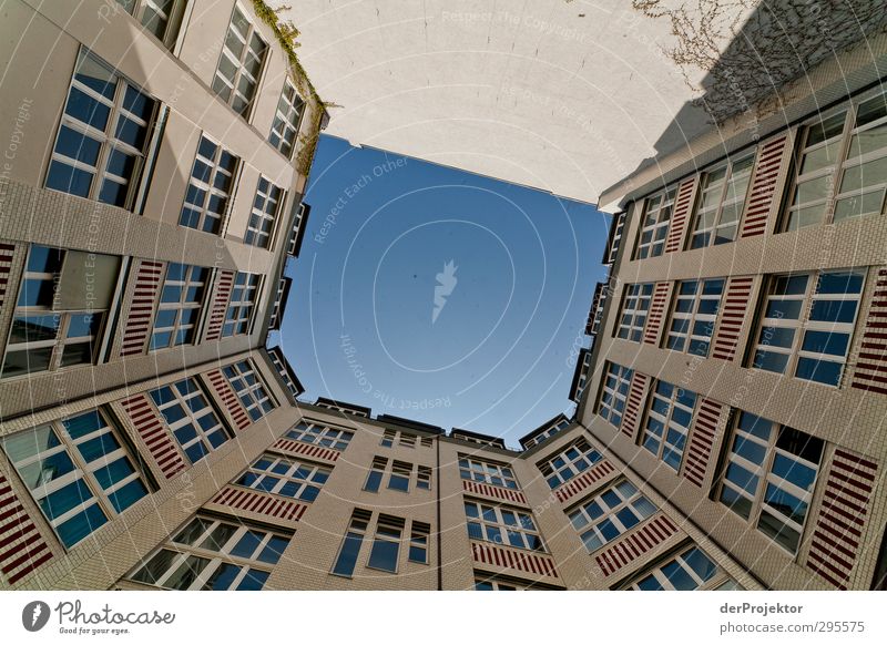 The window to the courtyard 10 Sky Cloudless sky Sun Plant Capital city Downtown Deserted House (Residential Structure) Manmade structures Building Architecture