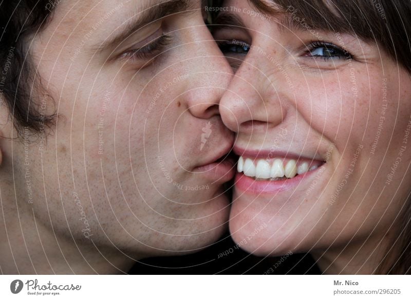 kiss Masculine Feminine Young woman Youth (Young adults) Young man Couple Partner Skin Face Mouth Lips Teeth 2 Human being Touch To enjoy Kissing Smiling