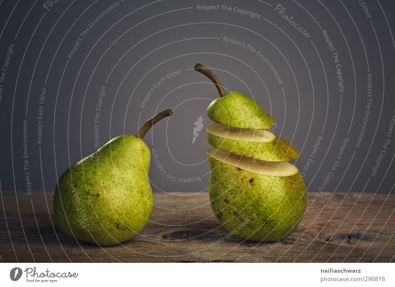 encounter Food Fruit Pear Organic produce Vegetarian diet Observe To talk Communicate Looking Stand Sadness Creepy Delicious Funny Cute Gray Green Friendship