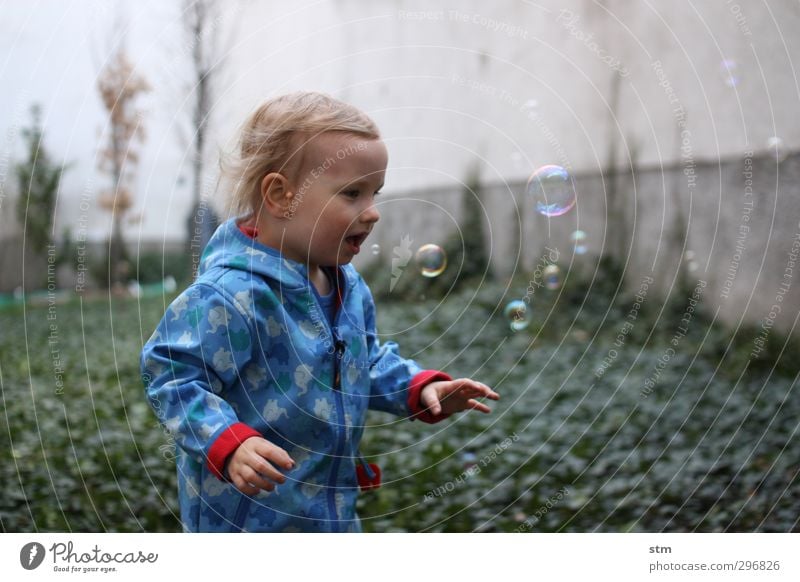 300 coloured soap bubbles Human being Toddler Boy (child) 1 1 - 3 years Ivy Garden Soap bubble Discover Playing Growth Wait Emotions Joy Happy Happiness