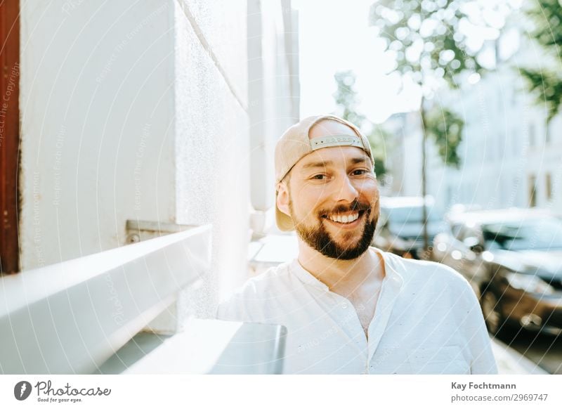 laughing man with baseball cap and beard Lifestyle Style Joy Healthy Wellness Well-being Contentment Summer Human being Man Adults 1 30 - 45 years Cap