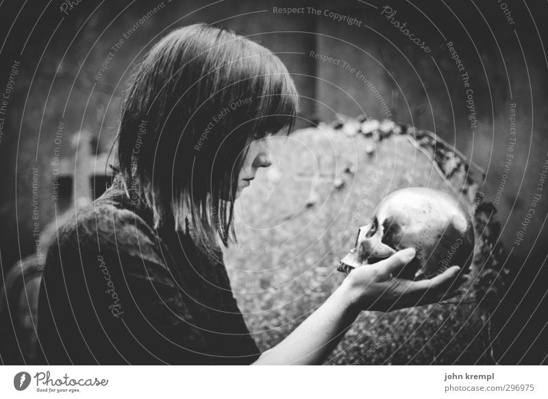 Alas, poor Yorick! I knew him, Horatio Feminine Woman Adults 1 Human being 18 - 30 years Youth (Young adults) Cemetery Threat Cool (slang) Dark Creepy Retro