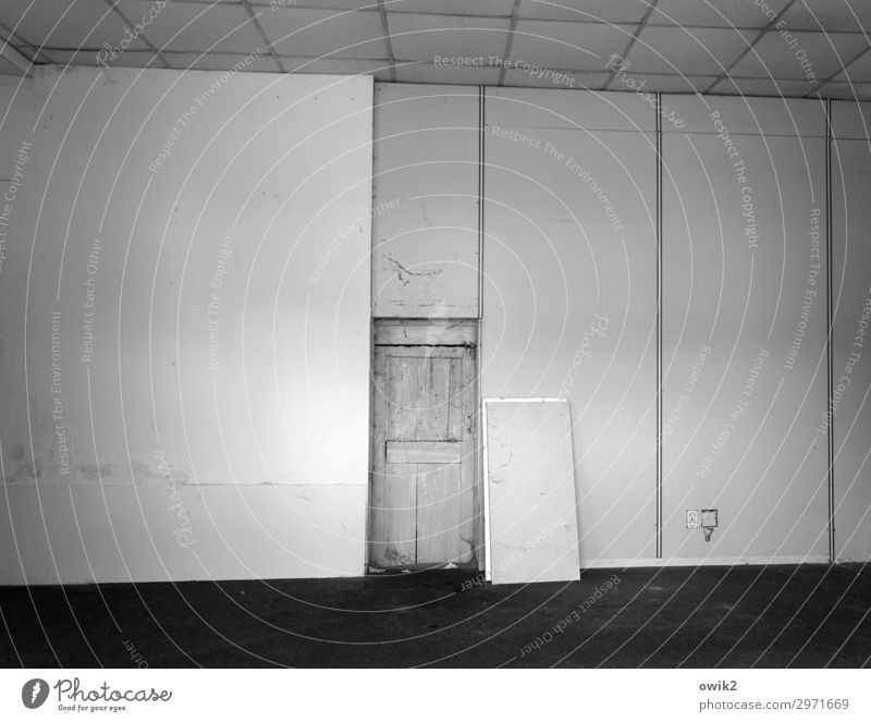 Ready to move in Wall (barrier) Wall (building) Door Room Gloomy Empty Vacancy Socket Black & white photo Interior shot Deserted Copy Space left
